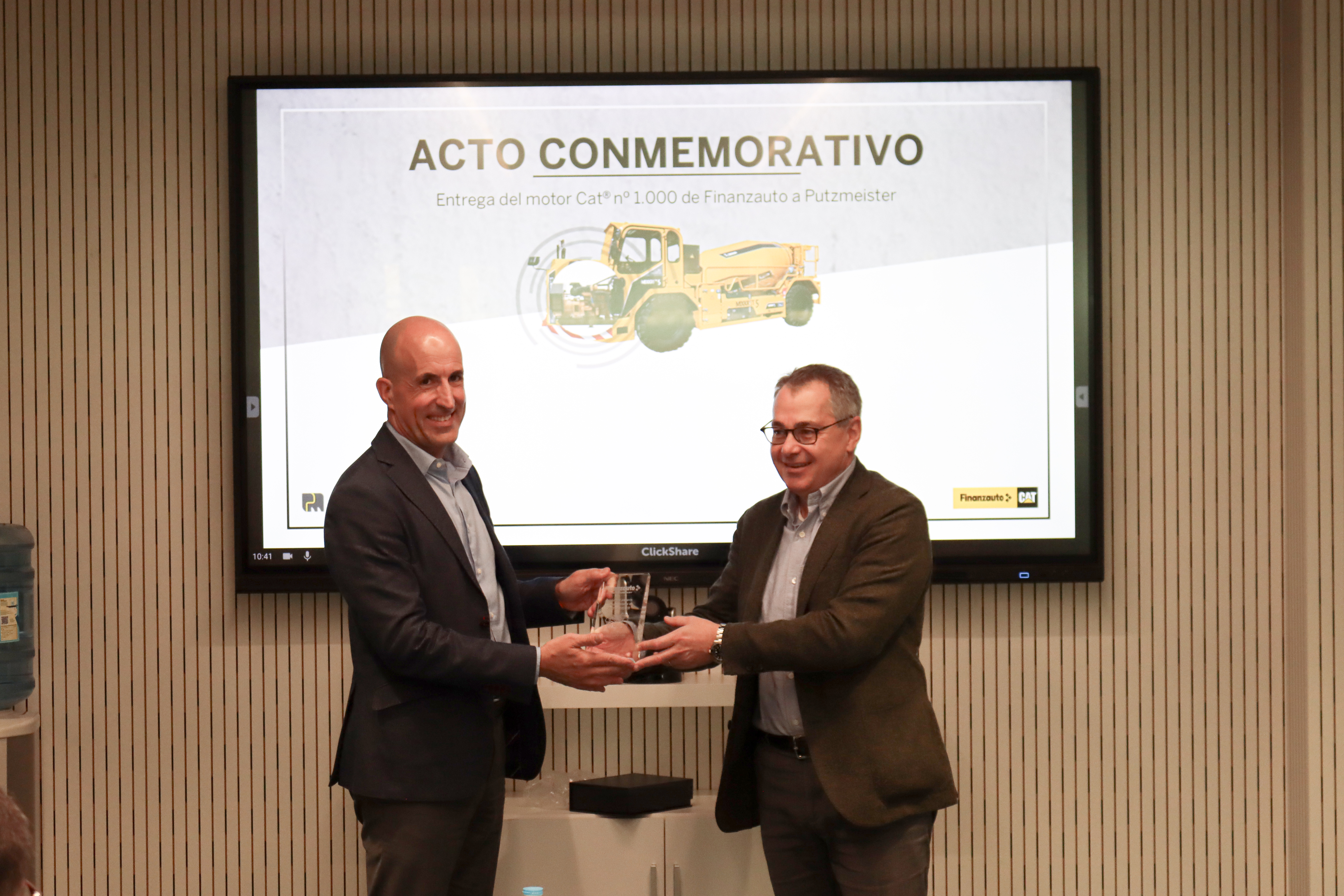 Finanzauto y Putzmeister celebran una relación de 1.000 motores Cat®